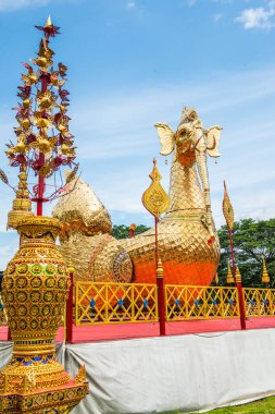 Himmapan yaratık heykeli Phra 'da Suthon Mongkhon Khiri tapınağı, Tayland.