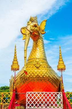 Himmapan yaratık heykeli Phra 'da Suthon Mongkhon Khiri tapınağı, Tayland.