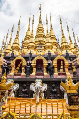 Phra 'daki antik pagodalar Sugkhon Khiri tapınağı, Tayland.