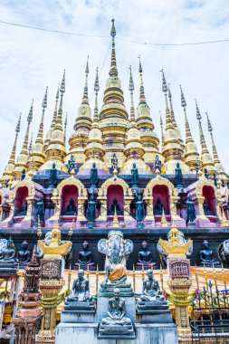 Phra 'daki antik pagodalar Sugkhon Khiri tapınağı, Tayland.