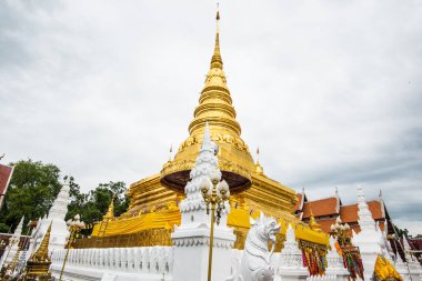 Tayland 'ın Nan eyaletindeki Prathat Chaehaeng tapınağının güzel pagoda' sı..