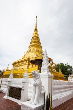 Tayland 'ın Nan eyaletindeki Prathat Chaehaeng tapınağının güzel pagoda' sı..