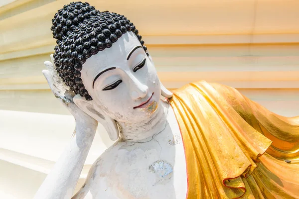 Όμορφη Ανακλινόμενα Άγαλμα Του Βούδα Στο Phra Ότι Suthon Mongkhon — Φωτογραφία Αρχείου