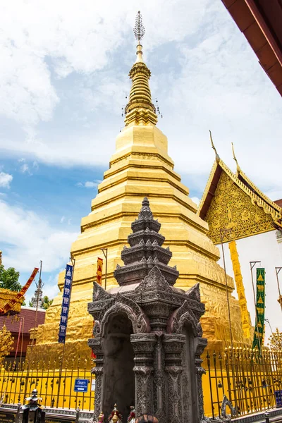 Χρυσή Παγόδα Στη Φρα Που Ναός Cho Hae Ταϊλάνδη — Φωτογραφία Αρχείου