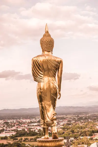 Estátua Buda Caminhando Phra Que Khao Noi Templo Tailândia — Fotografia de Stock