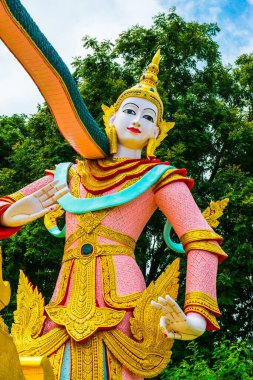 Tayland 'daki Suthon Mongkhon Khiri Tapınağı' ndaki Erkek Melek Heykeli.
