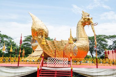 Himmapan yaratık heykeli Phra 'da Suthon Mongkhon Khiri tapınağı, Tayland.