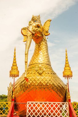 Himmapan yaratık heykeli Phra 'da Suthon Mongkhon Khiri tapınağı, Tayland.