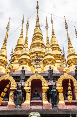 Phra 'daki antik pagodalar Sugkhon Khiri tapınağı, Tayland.