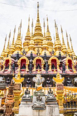 Phra 'daki antik pagodalar Sugkhon Khiri tapınağı, Tayland.