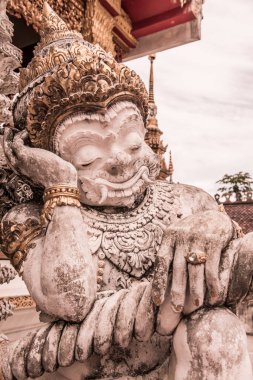 Phra 'daki antik dev heykel Suthon Mongkhon Khiri tapınağı, Tayland.