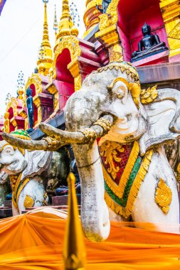 Phra 'daki antik fil heykeli Suthon Mongkhon Khiri tapınağı, Tayland.