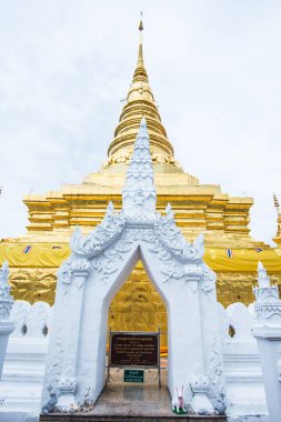 Tayland 'ın Nan eyaletindeki Prathat Chaehaeng tapınağının güzel pagoda' sı..