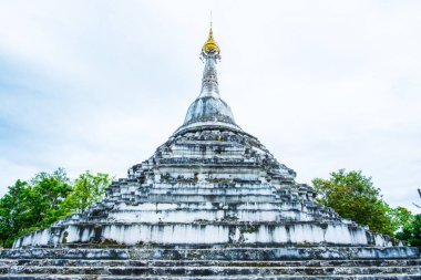 Prathat Chaehaeng tapınağındaki güzel pagoda, Tayland.