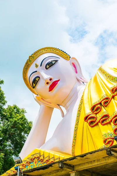 Beautiful Reclining Buddha Statue Phra Suthon Mongkhon Khiri Temple Thailand — Stock Photo, Image
