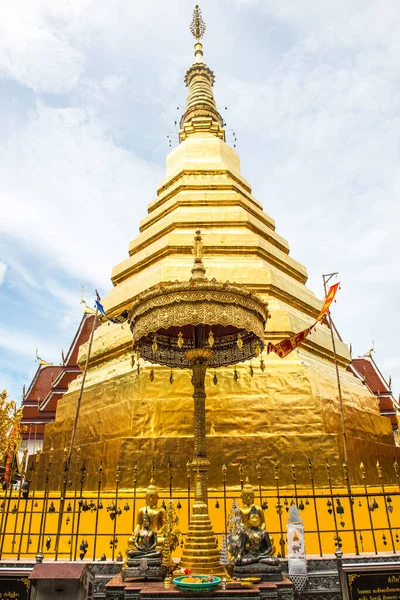 Pagoda Dorada Phra Ese Templo Cho Hae Tailandia — Foto de Stock