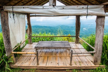 Doğal manzaralı küçük bir kulübe, Tayland.