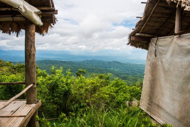 Mon Jam 'in Tayland' daki dağ manzarası.
