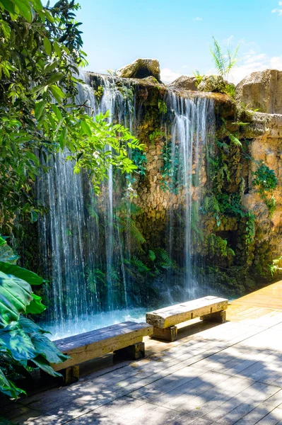 Chiang Mai bölgesindeki şelaleler ve gölgeli bahçeler, Tayland.