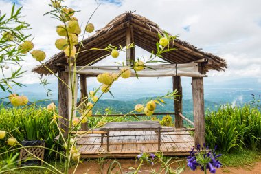 Doğal manzaralı küçük bir kulübe, Tayland.