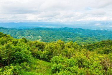 Mon Jam 'in Tayland' daki dağ manzarası.