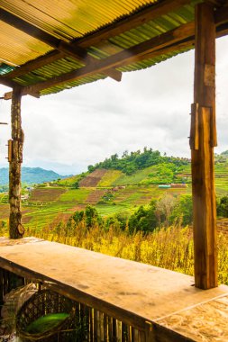 Mon Jam 'in Tayland' daki dağ manzarası.