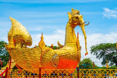Himmapan yaratık heykeli Phra 'da Suthon Mongkhon Khiri tapınağı, Tayland.