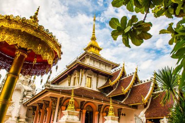 Chiangmai, Tayland 'daki Darabhirom Ormanı Manastırı' ndan Phra Chao Than Jai Mondop.