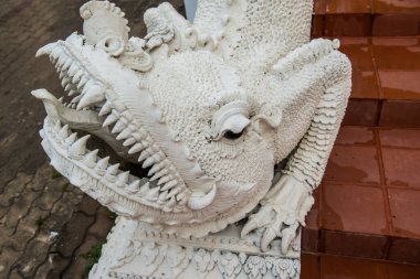 Tayland 'daki Darabhirom Orman Manastırı' nda kalıp sanatıyla dekorasyon.