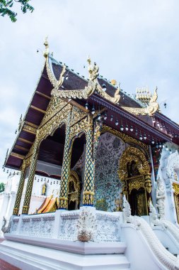 Tayland 'ın Chiangmai eyaletindeki Darabhirom Ormanı Manastırı' ndaki Lanna tarzı kilise..