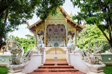 Tayland 'ın Chiangmai eyaletindeki Darabhirom Ormanı Manastırı' ndaki Lanna tarzı kilise..