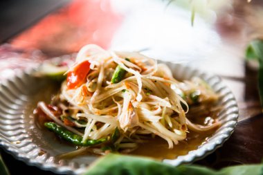 Papaya salatası veya Som Tum, Tayland.