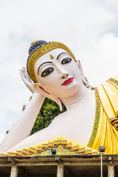 Belle Statue Bouddha Inclinable Temple Phra Suthon Mongkhon Khiri Thaïlande — Photo