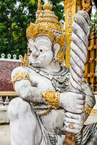 Phra 'daki antik dev heykel Suthon Mongkhon Khiri tapınağı, Tayland.