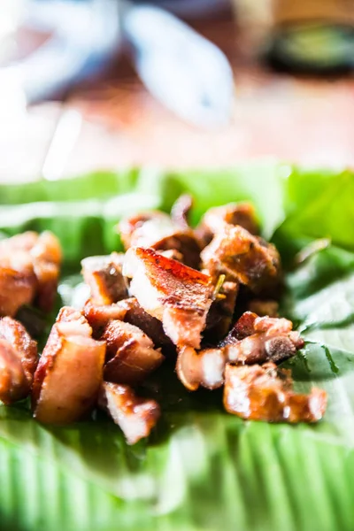 Houtskool Gekookt Varkensvlees Hals Bananenblad Thailand — Stockfoto