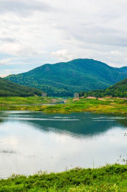 Mae Kuang Udom Thara barajının manzara manzarası, Tayland.