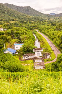 Mae Kuang Udom Thara barajının manzara manzarası, Tayland.