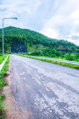 Mae Kuang Udom Thara Barajı Yolu, Tayland.