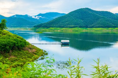 Mae Kuang Udom Thara barajının manzara manzarası, Tayland.