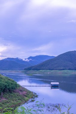 Mae Kuang Udom Thara barajının manzara manzarası, Tayland.