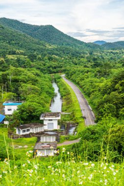 Mae Kuang Udom Thara barajının manzara manzarası, Tayland.