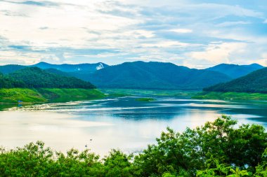 Mae Kuang Udom Thara barajının manzara manzarası, Tayland.