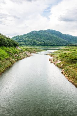 Mae Kuang Udom Thara barajının manzara manzarası, Tayland.