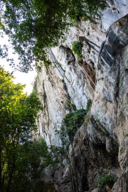 Lampang 'daki Phratupha kaya resminin turistik ilgi odağı..