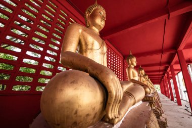 Tha Sung tapınağındaki Buda heykeli, Tayland.