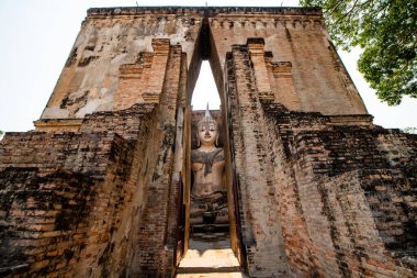 Si Chum tapınağındaki antik Buda heykeli, Tayland.
