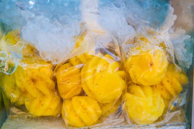 Naylon poşette ananas, Tayland.