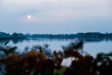 Kwan Phayao Gölü 'nde gün doğumu, Tayland.