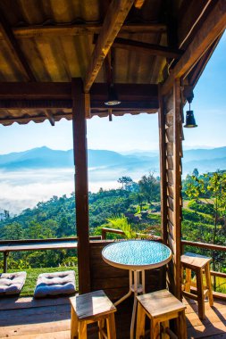 Güzel Dağ Manzaralı Ev Phu Langka Ulusal Parkı, Tayland.