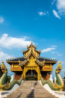 Tayland 'daki Ban Den Tapınağı' nda güzel bir Tayland tarzı kilise..